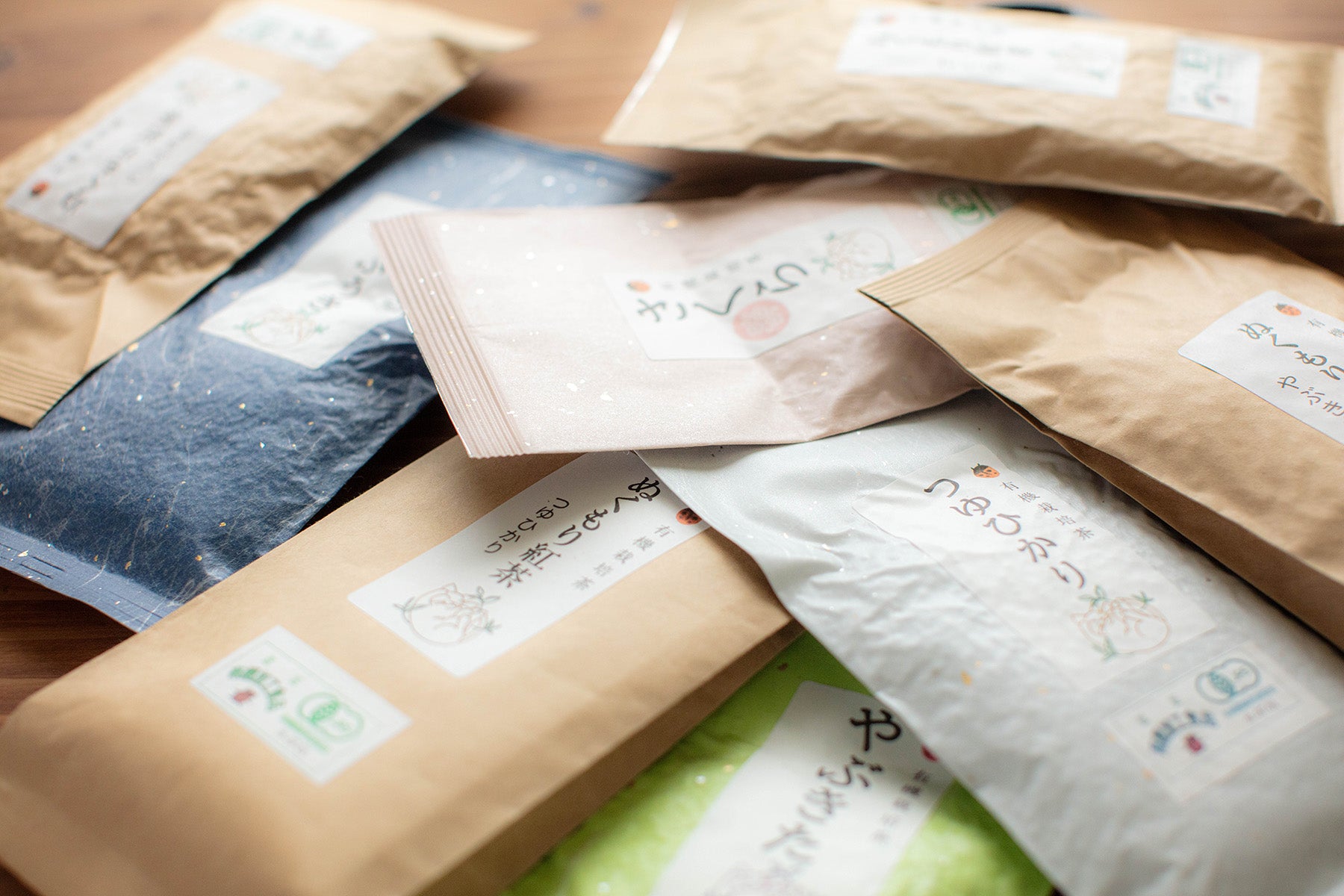 【静岡県/ぬくもり園ゆるり 】有機JAS認証の茶畑で丁寧に育てた茶葉。煎茶と紅茶をお楽しみください。