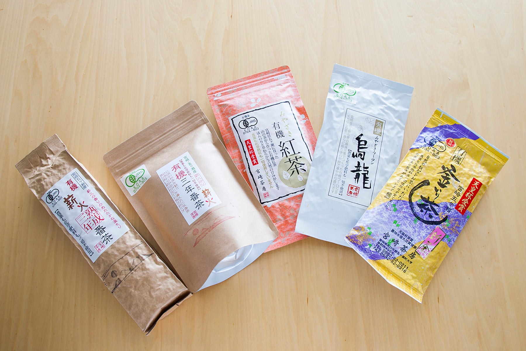 【宮崎県/宮崎茶房】2025年新茶販売開始!有機茶畑に集う若者が伝統をつなぐ、黄金色の釜炒り茶。